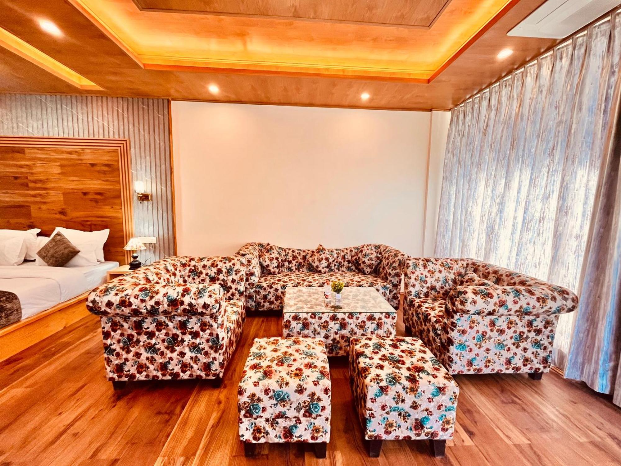Naina Deventure Resort, Manali - Premium Rooms With Centrally Heated & Scenic View エクステリア 写真