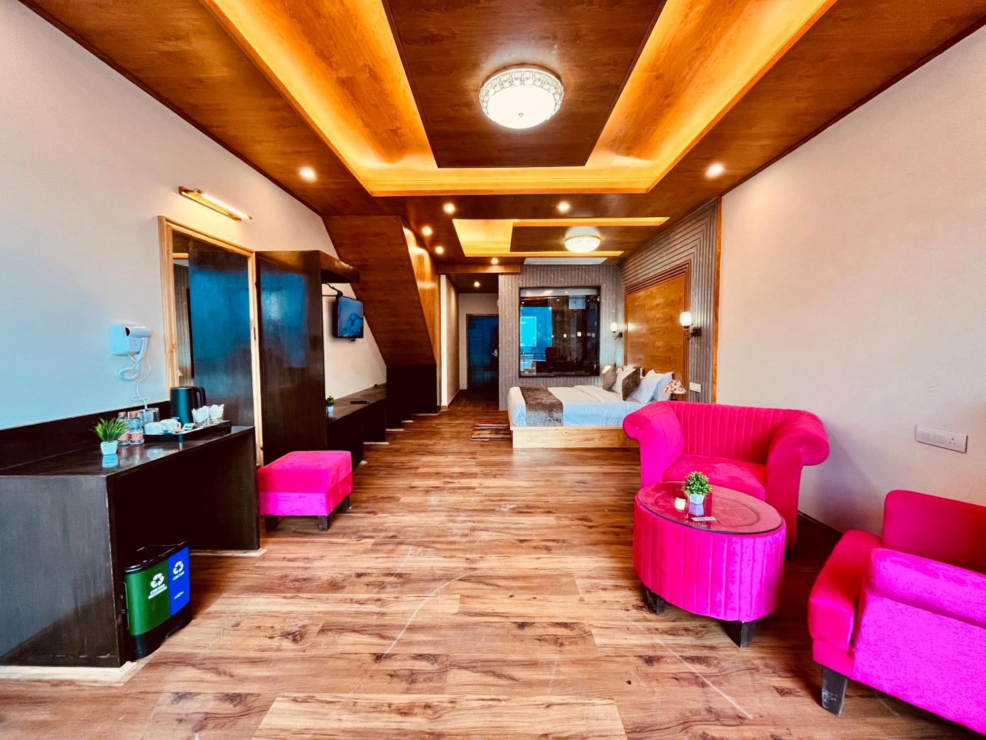 Naina Deventure Resort, Manali - Premium Rooms With Centrally Heated & Scenic View エクステリア 写真