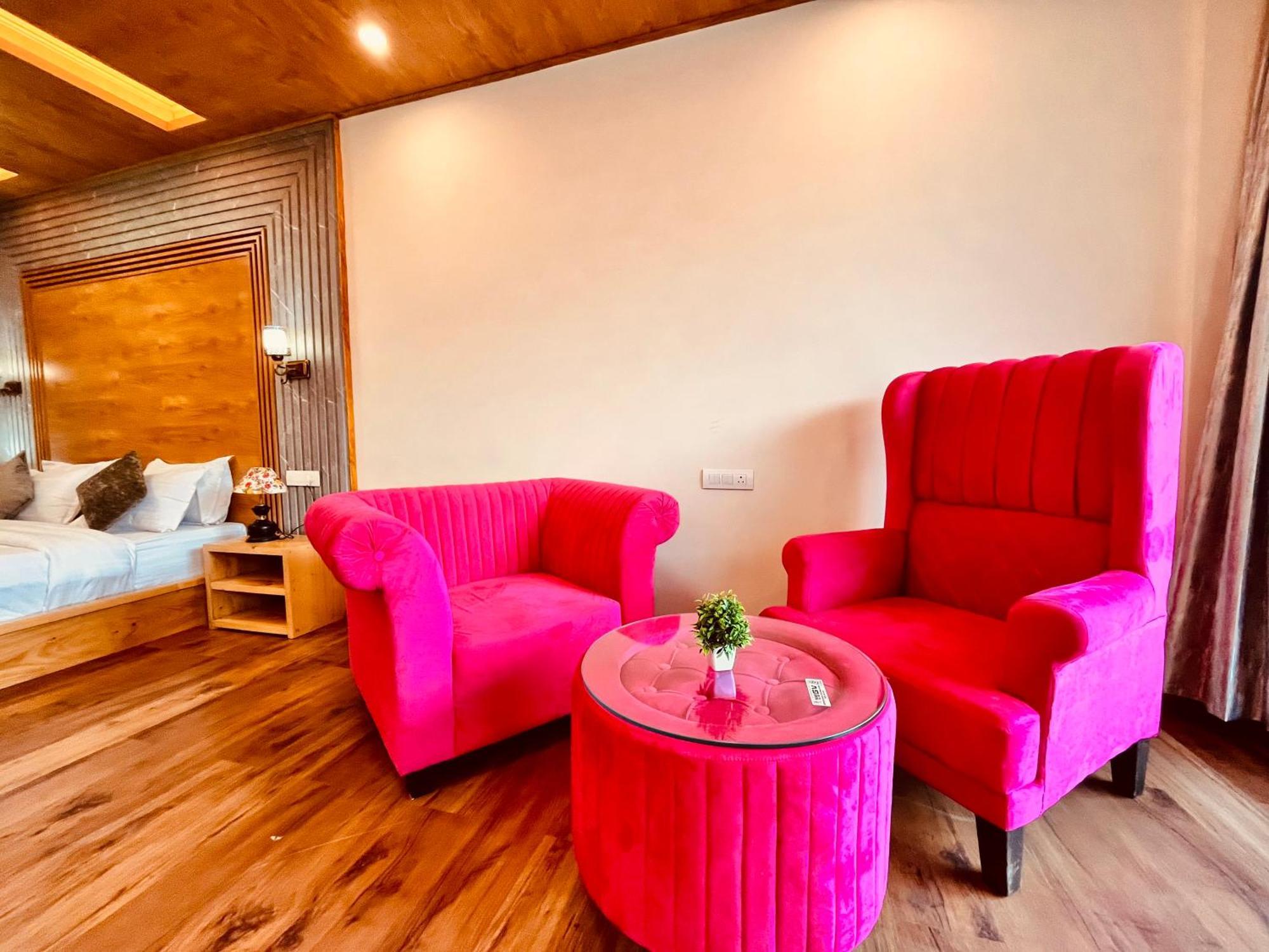 Naina Deventure Resort, Manali - Premium Rooms With Centrally Heated & Scenic View エクステリア 写真